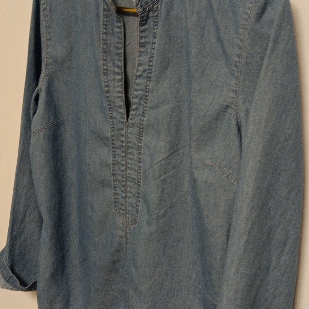 Ladies top - Picture 2 of 8